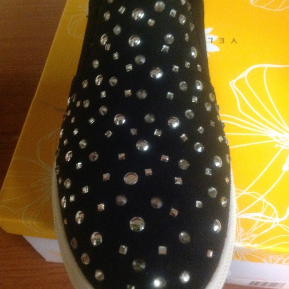 Jeweled slip on shoe - Picture 4 of 7